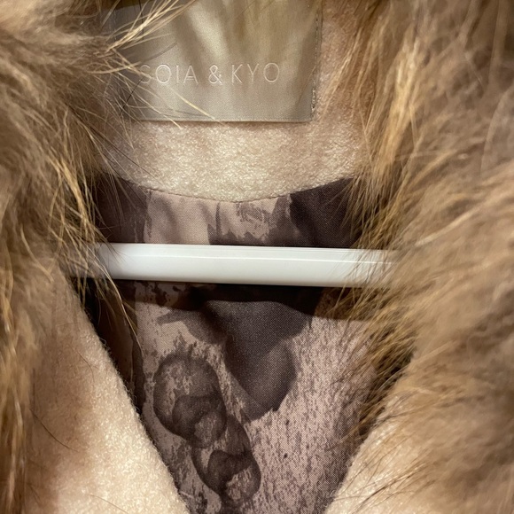 Soia & Kyo Cream Trench Coat with Faux Fur Collar - Picture 2 of 3